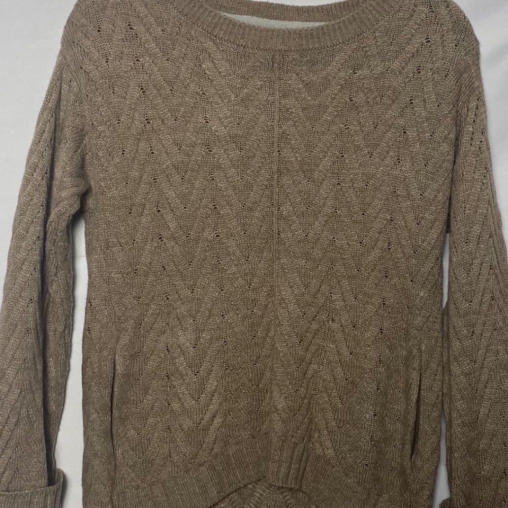 Soho Jeans - Women's Casual Sweater with pockets on each side. Size XS